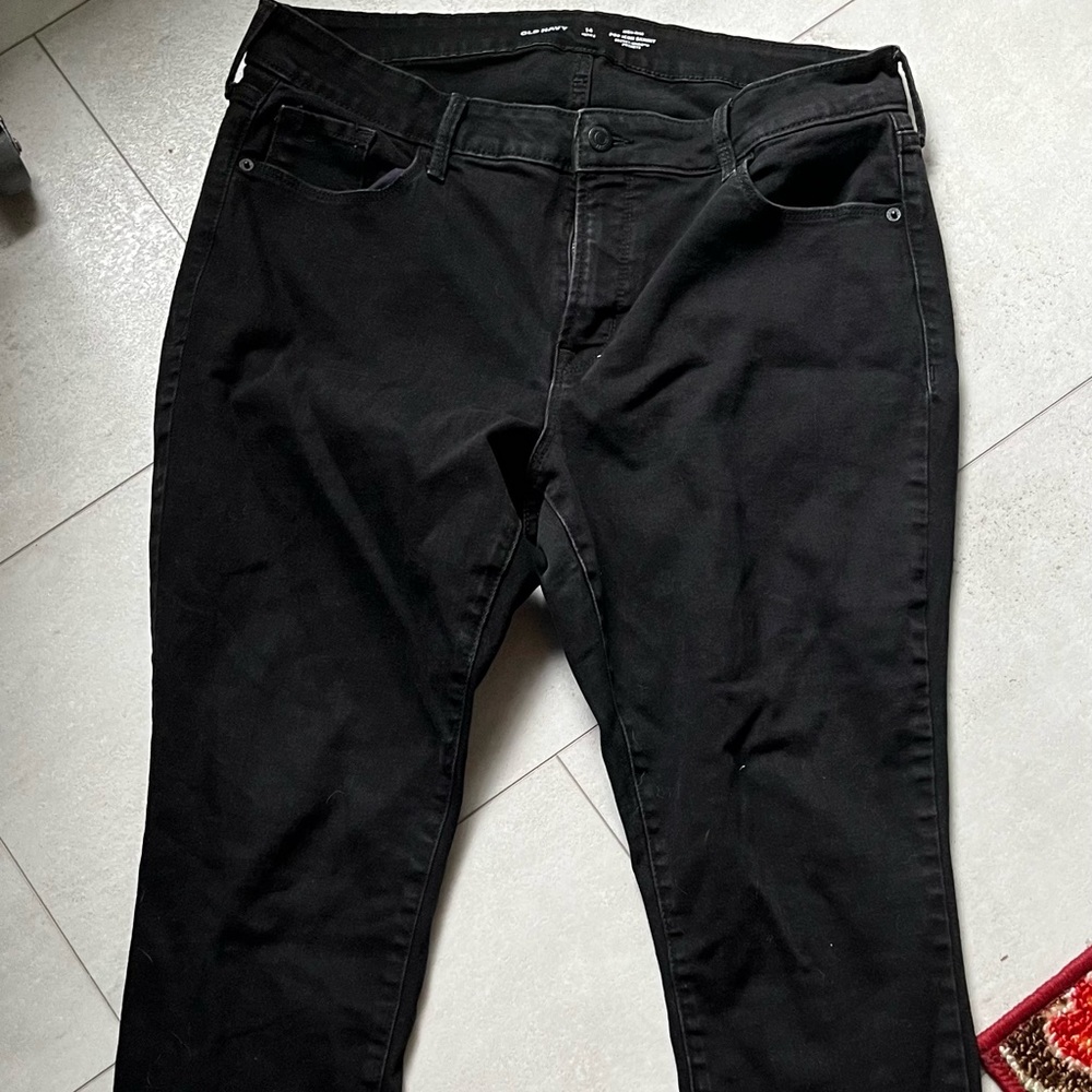 Old Navy black skinny jeans. Women’s jeans, petite, 14p.